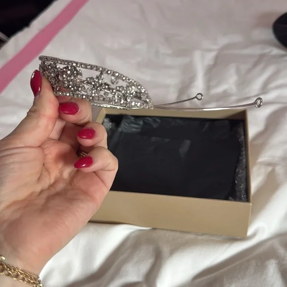 Pronovias Les Accessories Edusa Tiara - Picture 4 of 6